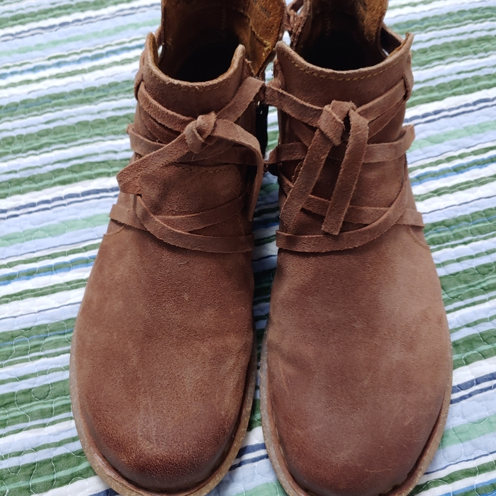 BORN brown Tarkiln distressed leather ankle boots.